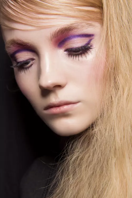 Tendințe de machiaj: contur liniar