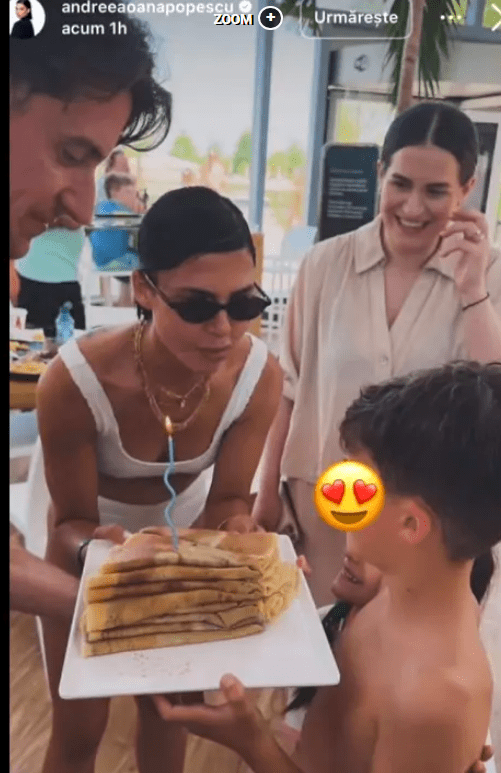 Andreea Popescu si Rares la piscina