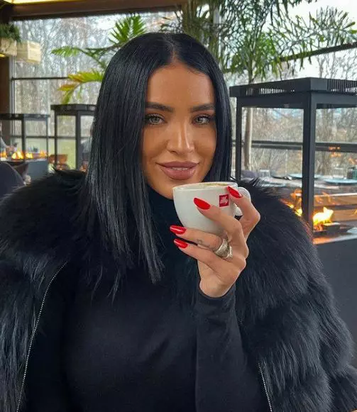 adelina-pestritu-s-a-operat-1