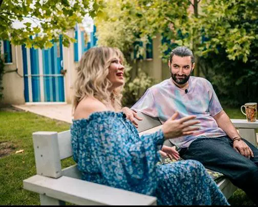 Gina-Pistol-_i-Smiley-1-1