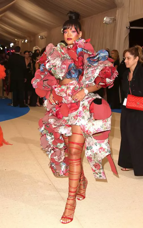E! difuzează, joi seară, emisiunea „Fashion Police The 2017 Met Gala” (3)