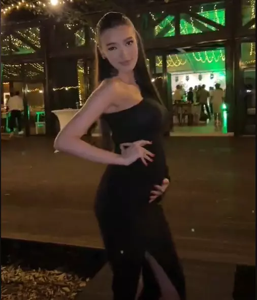 Viviana Sposub cu burtica insarcinata 5