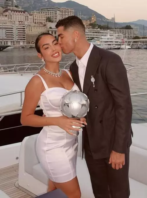 georgina si ronaldo 5