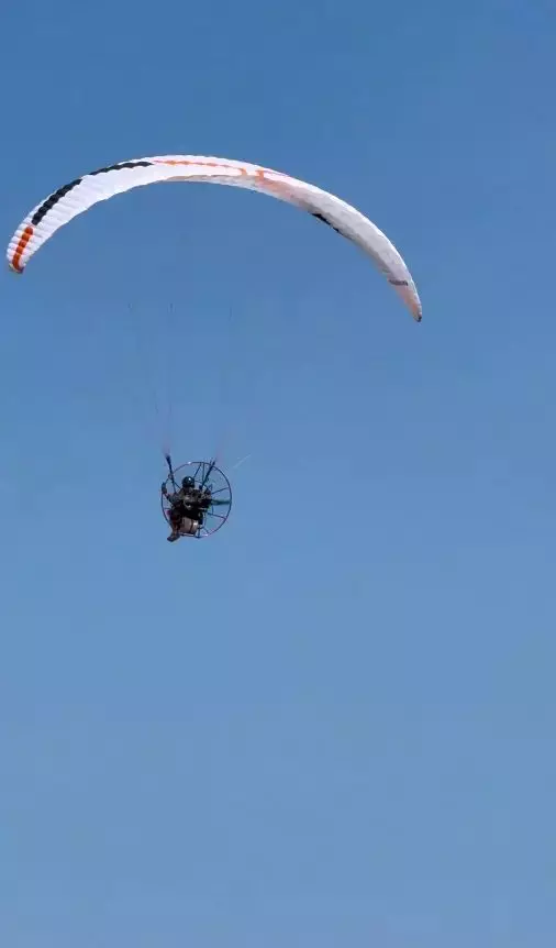 felix cu parapanta motorizata