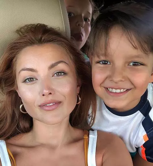 Elena-Gheorghe-si-copiii-ei-foto