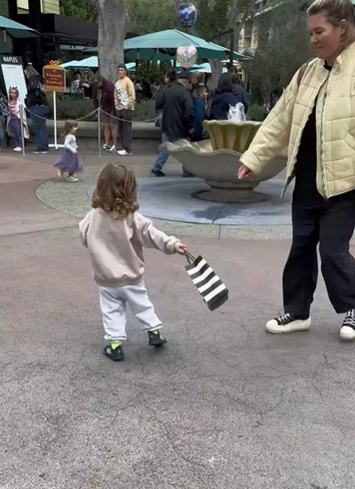 gina-si-josephine-la-disneyland