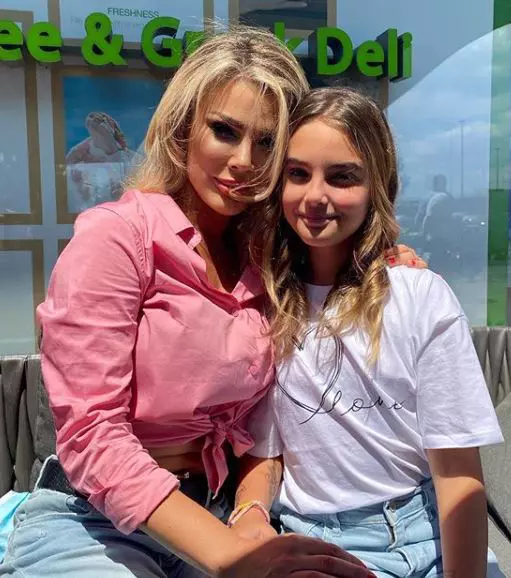 Alina-Laufer-si-Karina