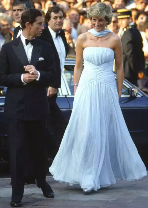 17. Rochia purtată de Prințesa Diana la Festivalul de Film de la Cannes - 137.500 de dolari