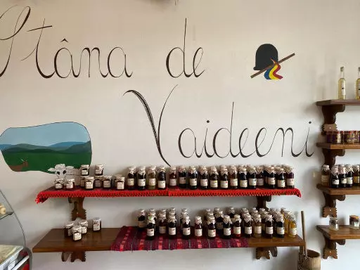 Echipa ROventura ajunge la Cerna, un loc de poveste și de povestit (12)