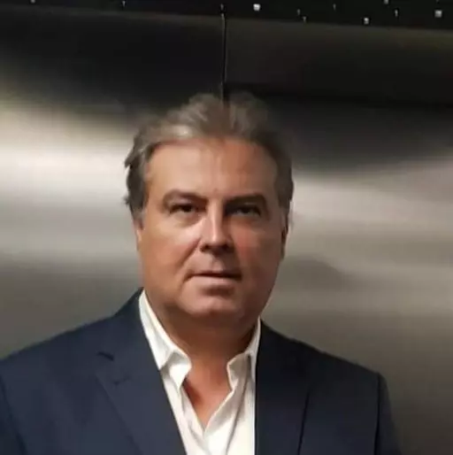 Cine-este-Adrian-Cioroianu-1