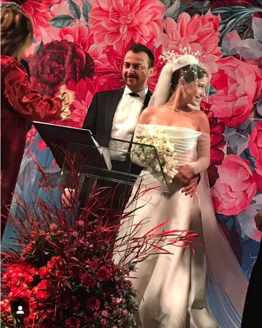 2346253_fb8fdcb14aff5fee5478c286db5b1e7b_640x640