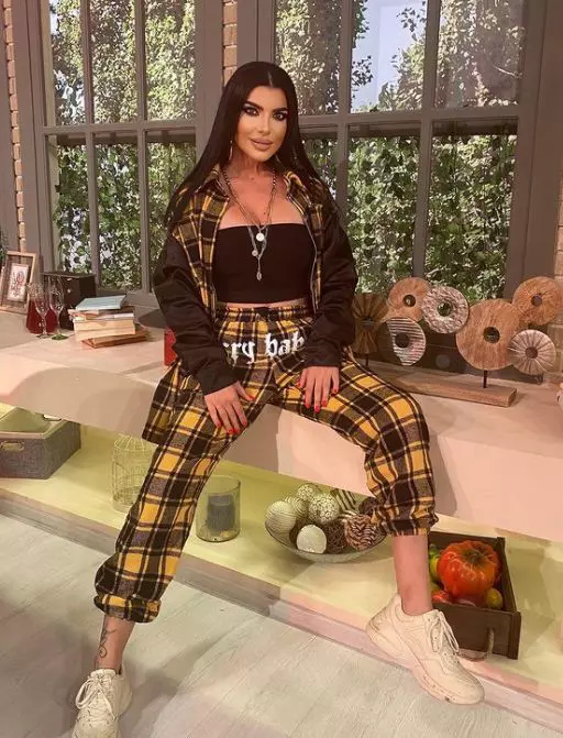 andreea-tonciu-atac-laura-giurcanu-2