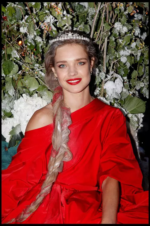 Natalia-Vodianova-diadema-stralucitoare