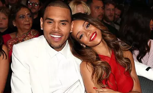 Rihanna nu l-a putut uita pe Chris Brown