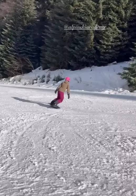 sotia-principelui-nicolae-a-facut-show-pe-partie-alina-de-romania-se-da-cu-placa-de-snowboard-ca-o-profesionista