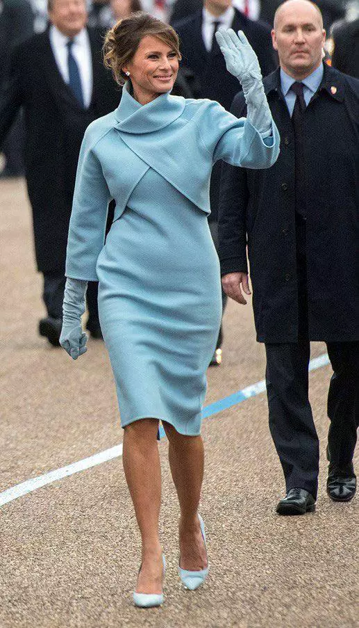 2. Ținuta-Ralph-Lauren-purtată de Melania Trump în-ziua-investirii-lui-Donald-Trump-in-functia-de-Presedinte-al-Americii-2017