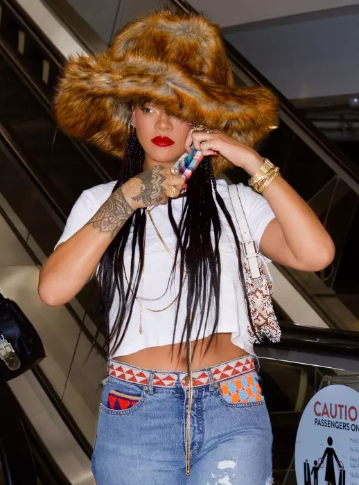 Rihanna la mall 4