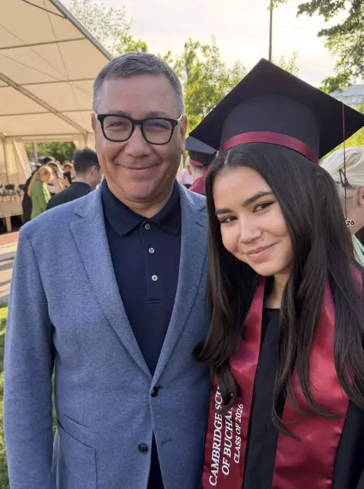 irina-ponta-absolvire-liceu-victor-ponta-daciana-sarbu-imagini (1)