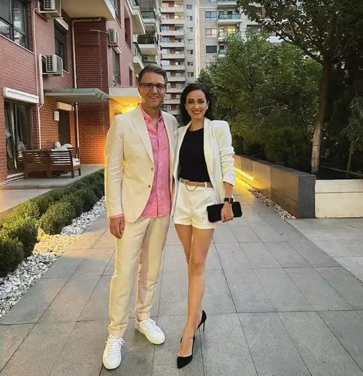 Olivia Steer andi moisescu