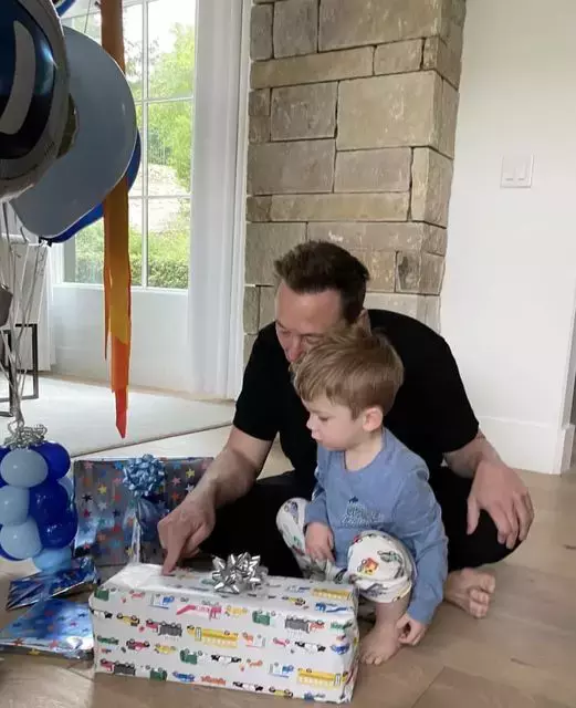 elon-musk-cu-unul-din-copiii-lui