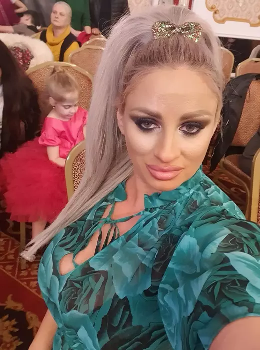 Sânziana Buruiană alăptează de șase ani și jumătate. "Aș putea intra în Cartea Recordurilor!"