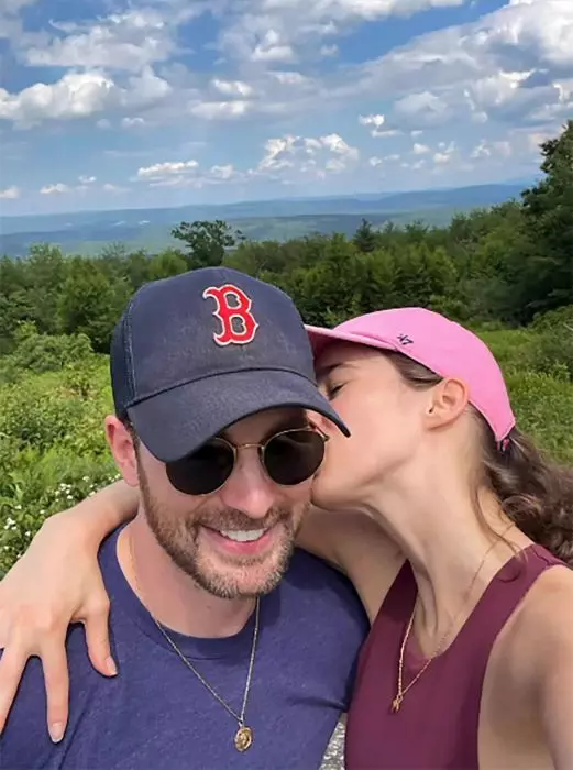 Chris Evans și Alba Baptista s-au căsătorit