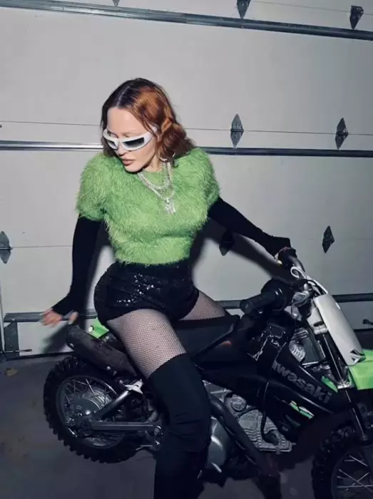 Madonna motocicleta
