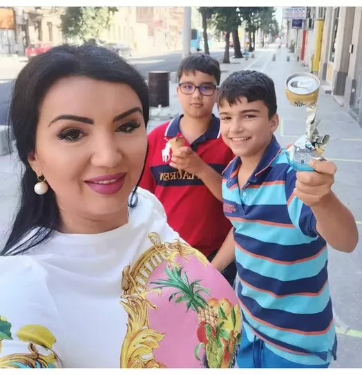 Adriana Bahmuteanu si cei doi baieti ai sai