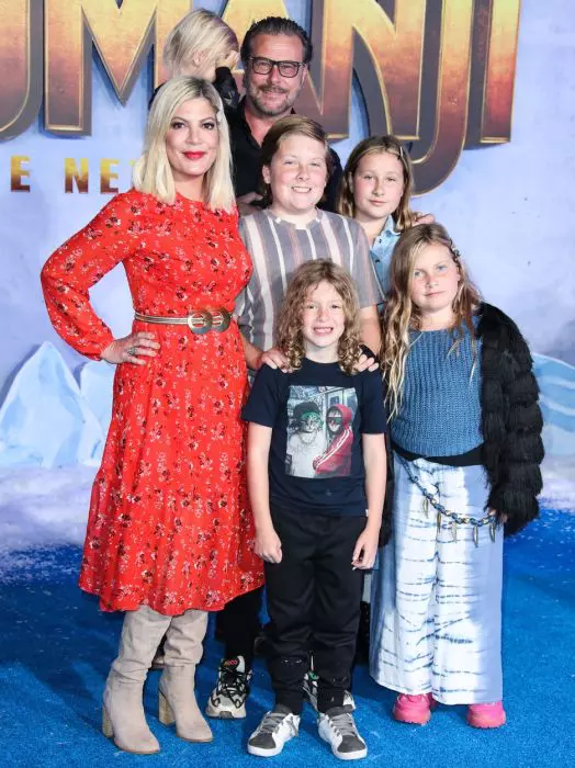 Tori Spelling cu familia