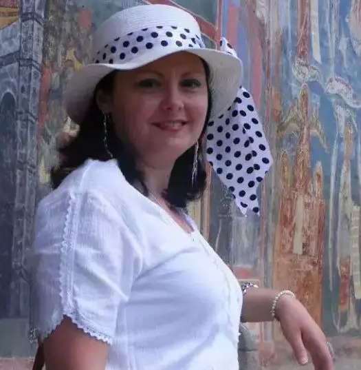 femeie-rechin-inmormantare-8