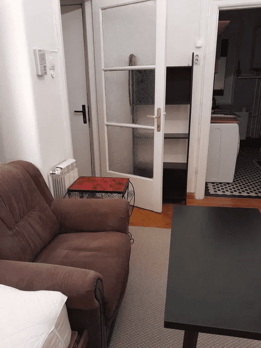 Garsonieră cu baie în bucătărie din Bucureşti (5)