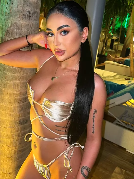 https___www.cancan.ro_wp-content_uploads_2026_08_cine-este-andreea-eremia-de-la-burlacii-foc-in-paradis.-ce-meserie-are-la-baza-bruneta-13