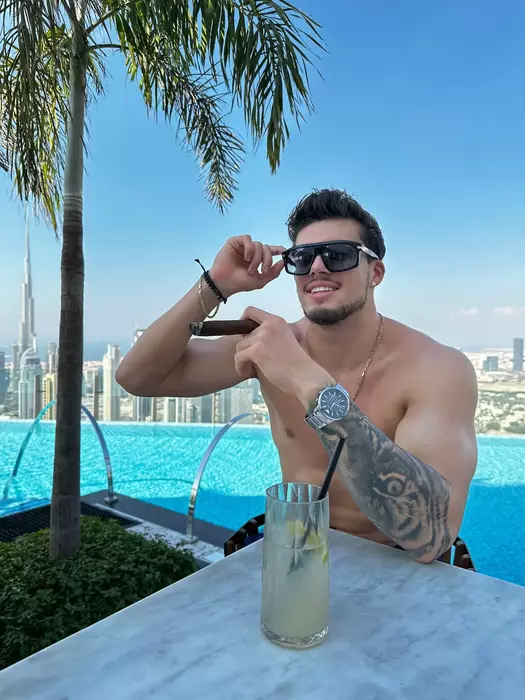 Alberto Grecu1