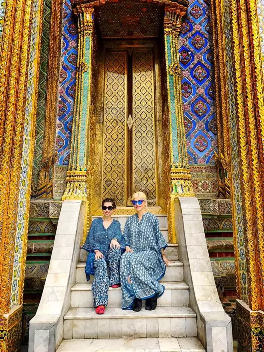 2017 ianuarie  - Loredana si Elena la Bangkok