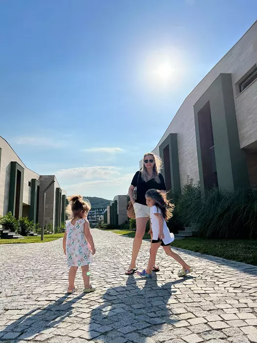 Laura Cosoi și familia, în concediu în Bulgaria. "Acum câțiva ani n-aș fi venit aici!". De ce a ales actrița această destinație acum