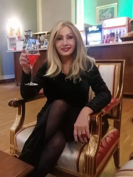 flora nastase 43