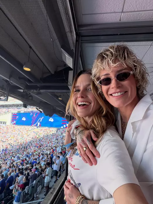 Sophia Bush si Ashlyn Harris 76