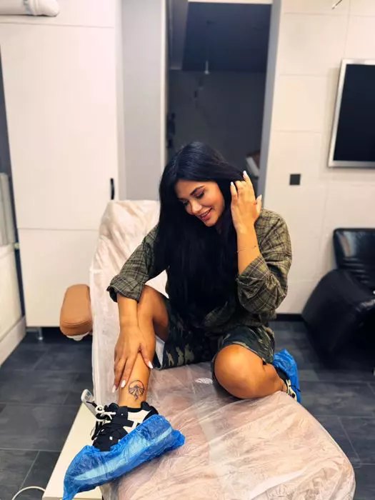 Olga și-a tatuat sigla Asia Express (2)