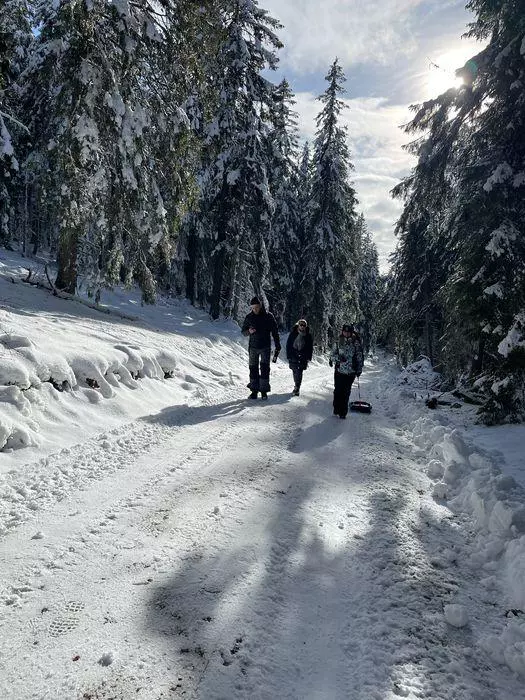 romanita-iovan-isi-lasa-fiul-sa-i-faca-dreptate-pilotului-adrian-iovan-sa-decida-el-daca-va-deschide-vreun-proces.-ce-s-a-intamplat-la-parastasul-de-9-ani-din-apuseni.-exclusiv-2