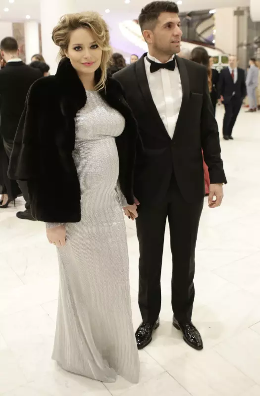 Laura Cosoi si sotul ei