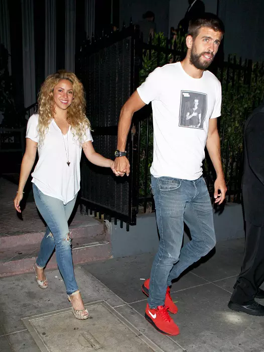 Shakira and Gerard Pique enjoy a romantic dinner in Hollywood