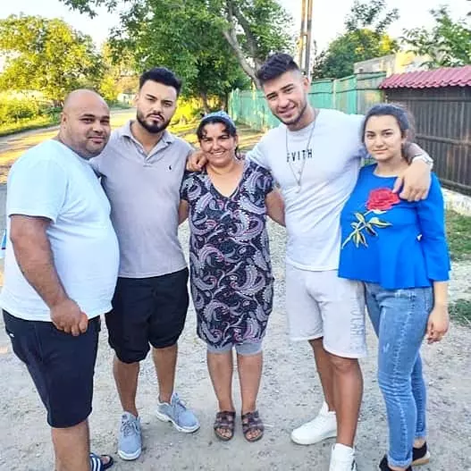 cine-este-camelia-dumitrache-sora-lui-jador-11