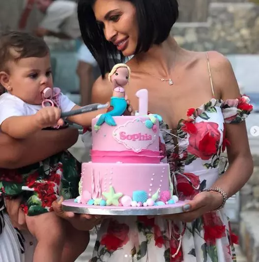 Mădălina Pamfile și fetița ei