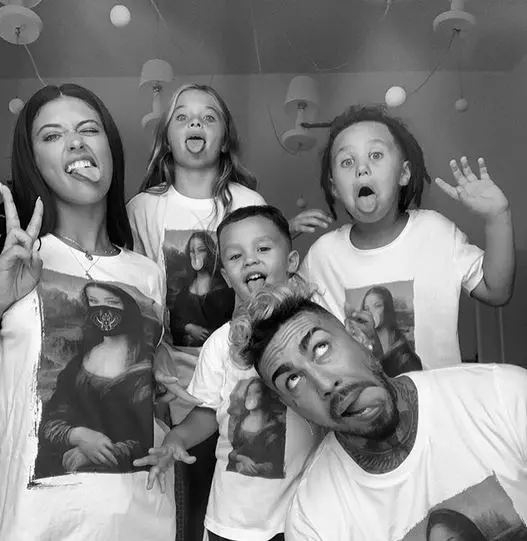 Alex-Velea-Antonia-si-copiii-lor