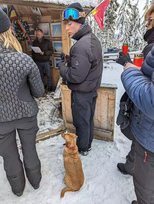 romanita-iovan-isi-lasa-fiul-sa-i-faca-dreptate-pilotului-adrian-iovan-sa-decida-el-daca-va-deschide-vreun-proces.-ce-s-a-intamplat-la-parastasul-de-9-ani-din-apuseni.-exclusiv-7