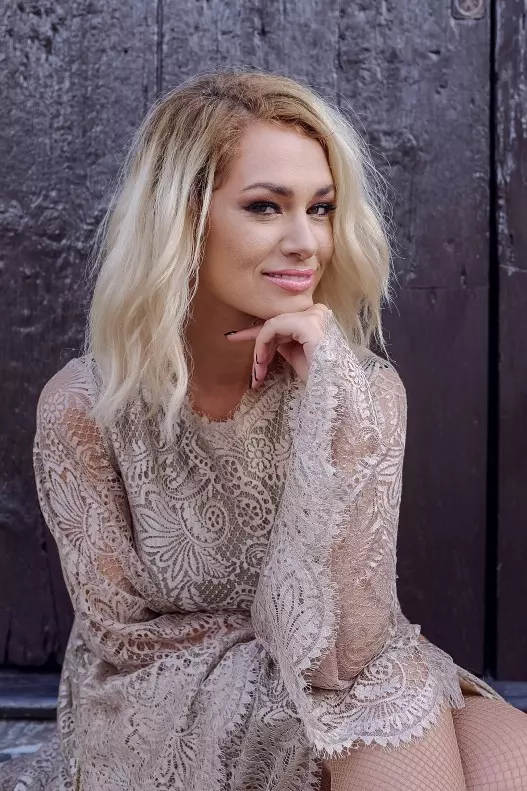 Feli a lansat videoclipul piesei „Bună de iubit”, cu care participă la Eurovision (2)