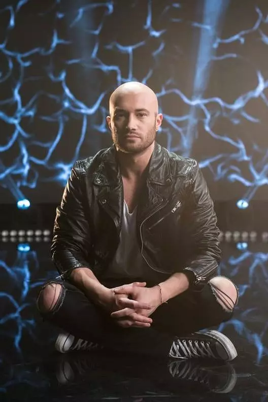 mihai-bendeac-974582l-600x0-w-07e2c3c3