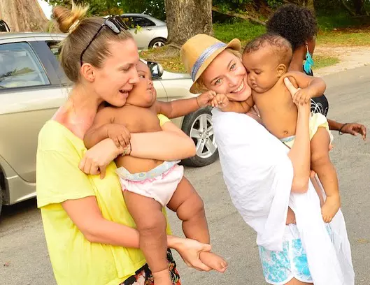 Adela Popescu, reacție neașteptată la vestea că Laura Cosoi așteaptă al patrulea copil (2)