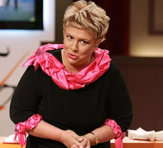 Teo trandafir prezentatoare