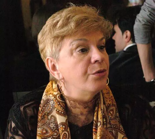 image-2018-04-16-22397276-41-ionela-prodan